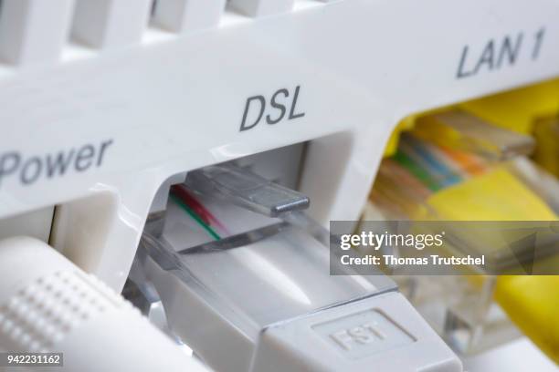 Dsl Symbol Router Router Symbol Photos and Premium High Res Pictures - Getty Images
