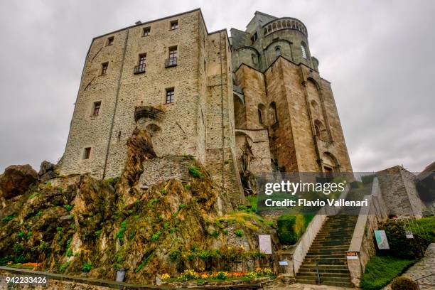 sacra di san michele, valle di susa, piemonte, italia settentrionale - sacra di san michele foto e immagini stock