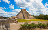 Mexico, Chichen Itza, Yucatán. Mayan pyramid of Kukulcan The Castle