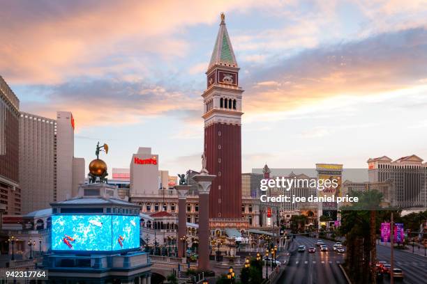 the campanile tower at the venetian, las vegas, nevada, america - price tower stock-fotos und bilder