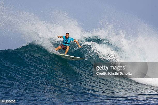 Melanie Bartels surfs to an equal fifth place finish at the Billabong Pro Maui on December 9, 2009 in Honolua Bay, Maui, Hawaii.