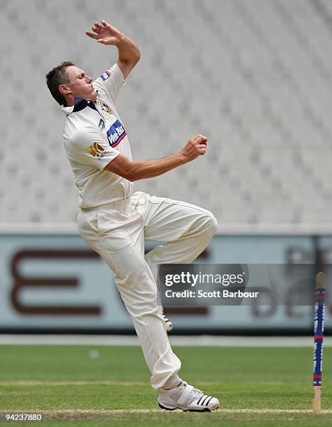 Darren Pattinson of the Bushrangers bowls during day one of the Sheffield Shield match between the Victorian Bushrangers and the South Australian...