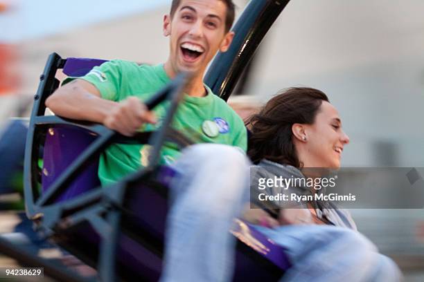 couple at state fair ride - lincoln nebraska foto e immagini stock