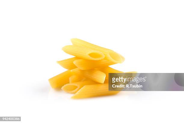 pile of penne pasta - rigatoni stock-fotos und bilder