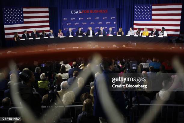 Trump Round Table 566 Round Table (Furniture) Stock Photos, High-Res Pictures, and Images ...