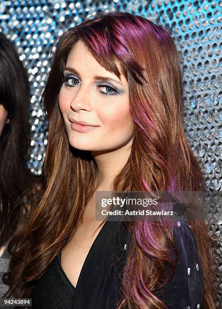 Actress Mischa Barton attends the PAPER Magazine 5th Annual Nightlife Awards at M2 Ultra Lounge on December 9, 2009 in New York City.