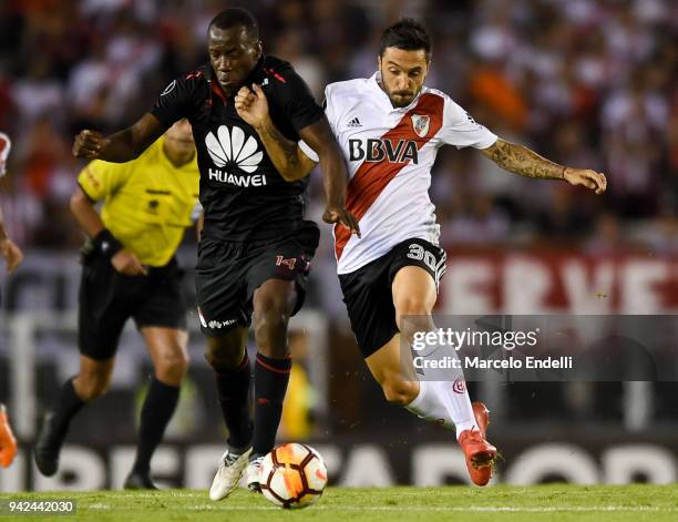 Ignacio Scocco of River Plate fights for ball with Baldomero Perlaza of Independiente Santa Fe during a Copa CONMEBOL Libertadores match between...