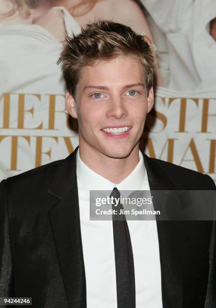 Actor Hunter Parrish attends the New York premiere of "It's Complicated" at The Paris Theatre on December 9, 2009 in New York City.