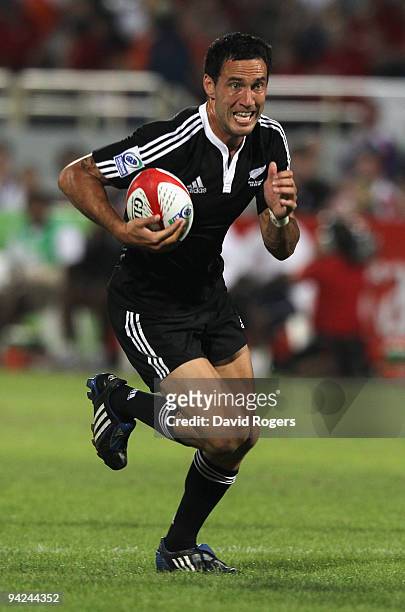 Zar Lawrence of New Zealand runs with the ball during the IRB Sevens tournament at the Dubai Sevens Stadium on December 5, 2009 in Dubai, United Arab...