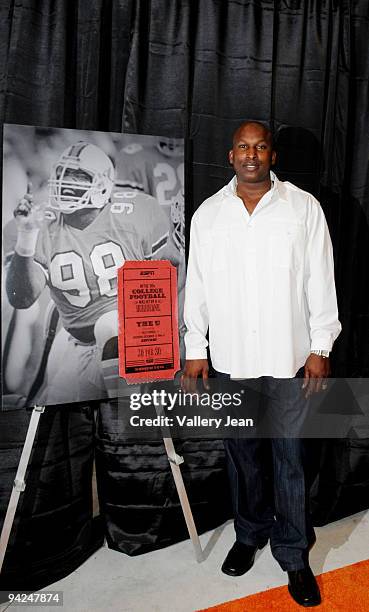 Brett Perriman arrives at ESPN Films "30 for 30" Premiere of The U at the Lyric Theater on December 9, 2009 in Miami, Florida.