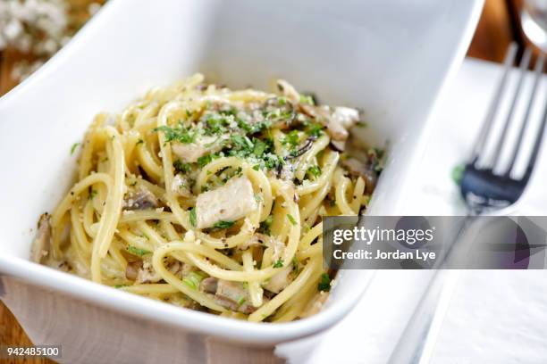 chicken mushroom alfredo - linguini stock pictures, royalty-free photos & images