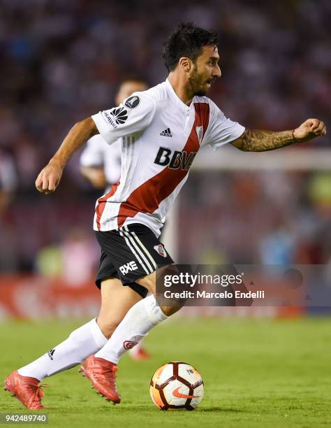 Ignacio Scocco of River Plate drives the ball during a Copa CONMEBOL Libertadores match between River Plate and Independiente Santa Fe at Estadio...