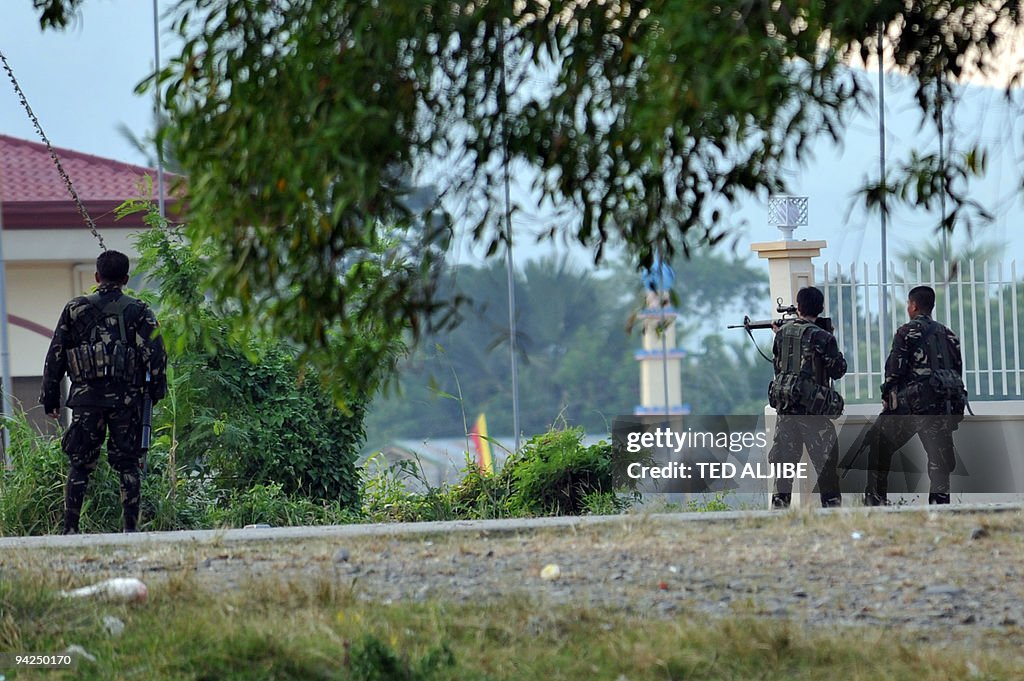 Philippine soldiers take their positions