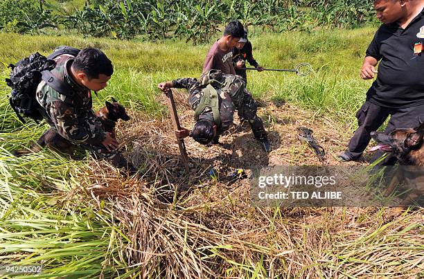 Datu Weapon 65 Datu Hoffer Stock Photos, High-Res Pictures, and Images - Getty Images