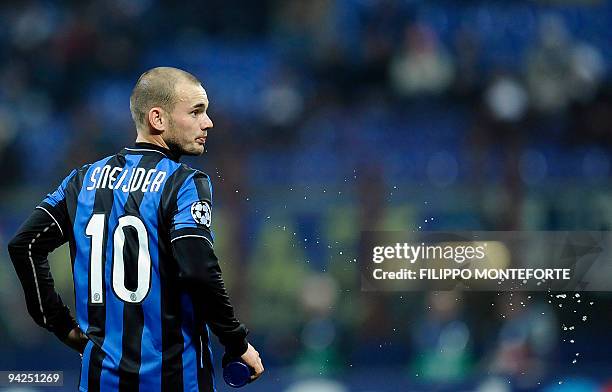 Inter-Milan's Dutch midfielder Wesley Sneijder reacts as he plays against Rubin Kazan during their Group F Champion's League football match in...