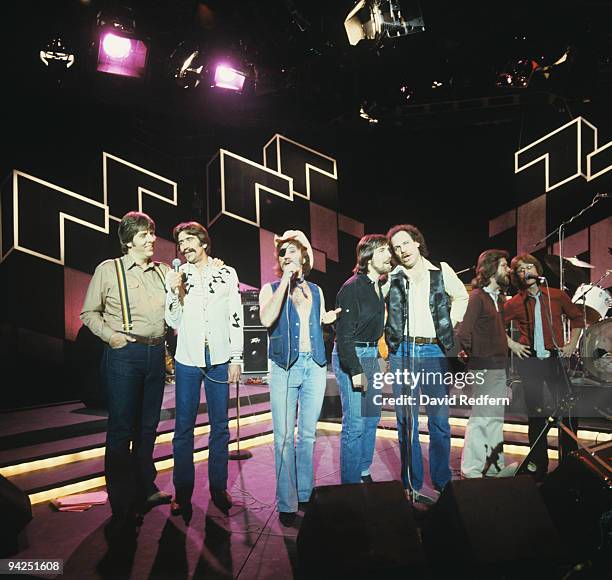 Rod Smarr, Bill Francis, Ray Sawyer, Dennis Locorriere, John Wolters, Jance Garfat and Rik Elswit of Dr Hook perform on stage circa 1980.