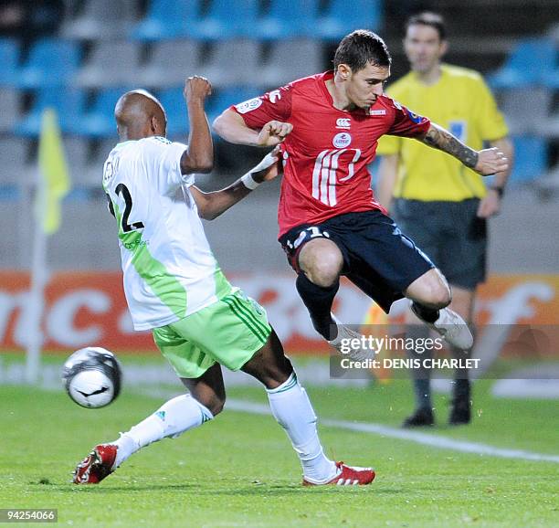 Lille's French midfielder Ludovic Obraniak vies with Saint-Etienne's midfielder Fernandes Gelson during the French L1 football match Lille vs...