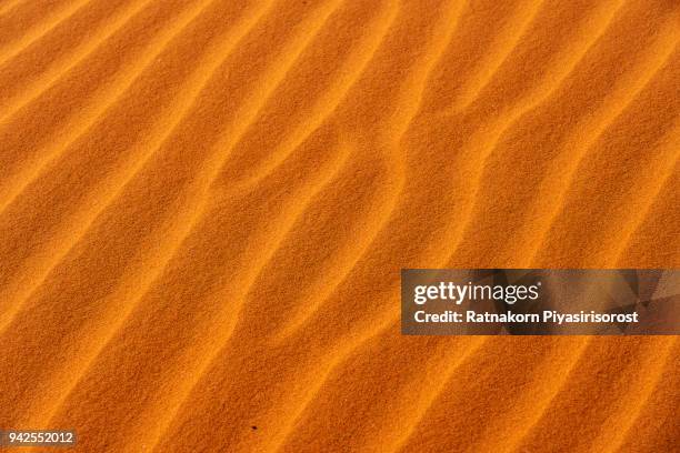 abstract sand pattern in sand dune desert, muine, vietnam - désert du sahara photos et images de collection