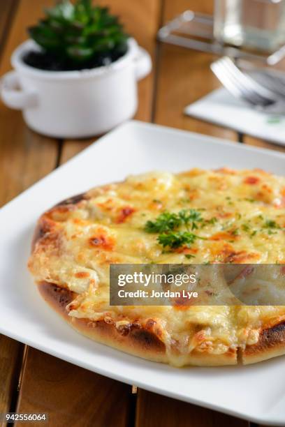 hawaiian pizza - hawaiian pizza stock pictures, royalty-free photos & images