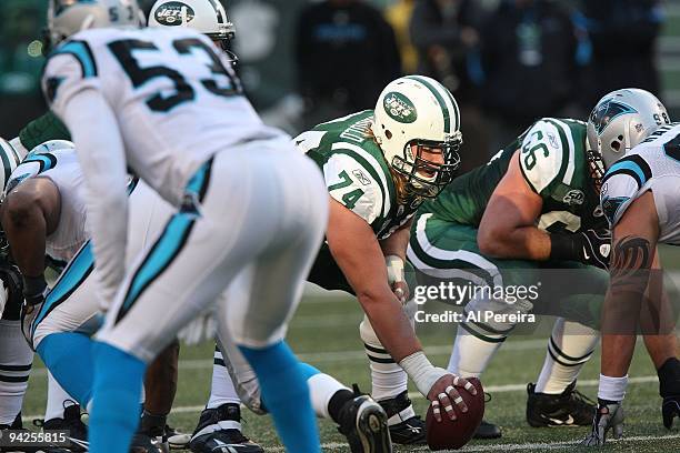 Center Nick Mangold of the New York Jets working off the snap against the Carolina Panthers at Giants Stadium on November 29, 2009 in East...