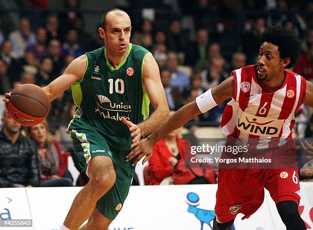 Carlos Jimenez, #10 of Unicaja competes with Josh Childress, #6 of Olympiacos Piraeus during the Euroleague Basketball Regular Season 2009-2010 Game...