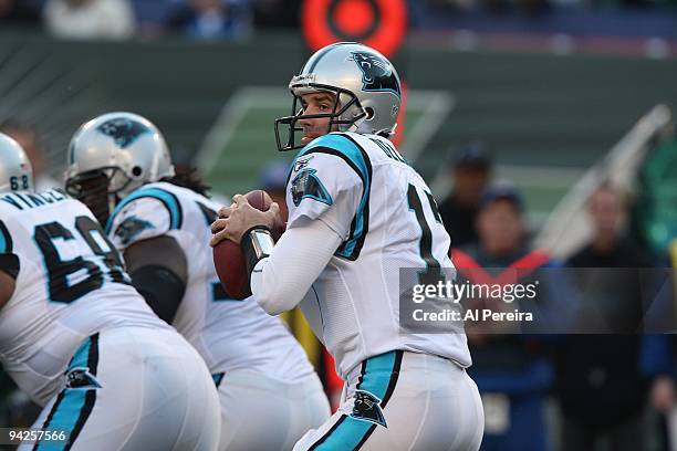 Quarterback Jake Delhomme of the Carolina Panthers passes the ball against the New York Jets at Giants Stadium on November 29, 2009 in East...