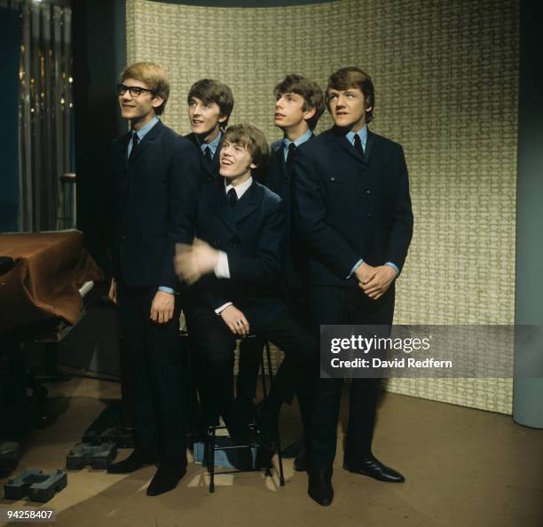 Derek Leckenby, Keith Hopwood, Peter Noone, Barry Whitwam and Karl Green of Herman's Hermits in 1964.