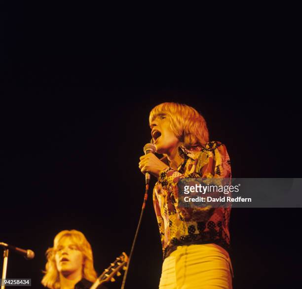 Singer Peter Noone performs on stage circa 1974.