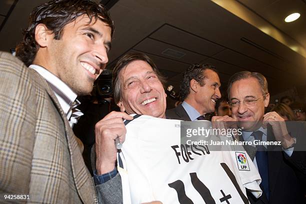 Raul Gonzalez , Fofito and Florentino Perez attend to the presentation of the musical DVD of the Real Madrid football on December 10, 2009 in Madrid,...
