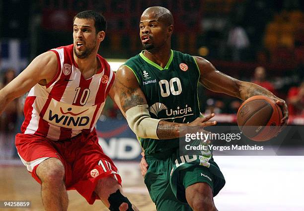 Omar Cook, #00 of Unicaja competes with Yotam Halperin, #10 of Olympiacos Piraeus during the Euroleague Basketball Regular Season 2009-2010 Game Day...