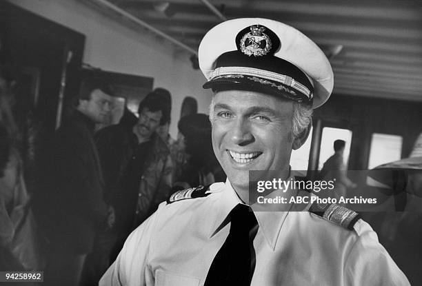 Gavin Macleod Photos and Premium High Res Pictures - Getty Images
