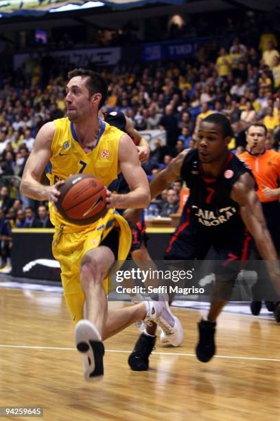 Andrew Wisniewski, #7 of Maccabi Electra Tel Aviv in action during the Euroleague Basketball Regular Season 2009-2010 Game Day 7 between Maccabi...