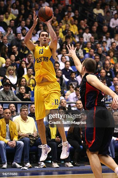 Chuck Eidson, #13 of Maccabi Electra Tel Aviv in action during the Euroleague Basketball Regular Season 2009-2010 Game Day 7 between Maccabi Electra...