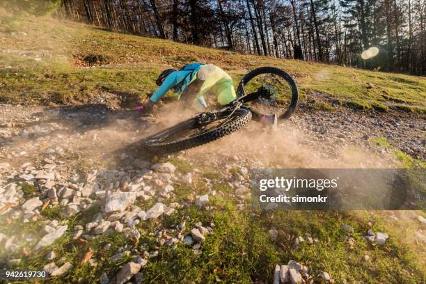 woman crashing with mountain bike - bicycle crash stock pictures, royalty-free photos & images