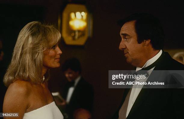 Farnsworth's Fung/ Three In A Bed/Remember Helen/Merrill, Melanie & Melanesia" which aired on November 21, 1981. LINDA EVANS;JIM NABORS