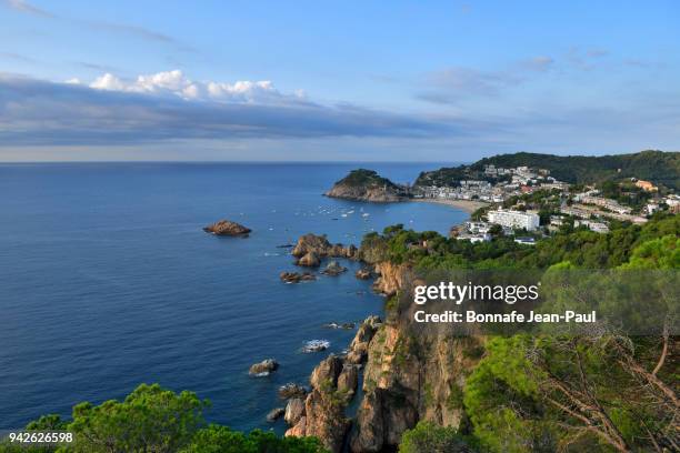 the mediterranean coast to tossa de mar - tossa de mar imagens e fotografias de stock
