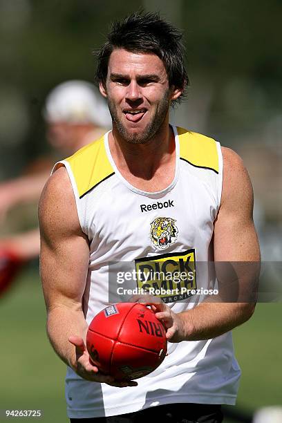 Chris Newman handballs during a Richmond Tigers AFL training session at Punt Road Oval on December 11, 2009 in Melbourne, Australia.