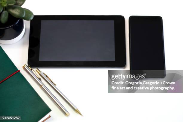 technology - notepad, pen, tablet - gregoria gregoriou crowe fine art and creative photography. imagens e fotografias de stock