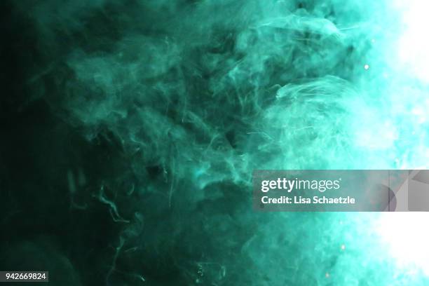 green smoke - clube noturno imagens e fotografias de stock