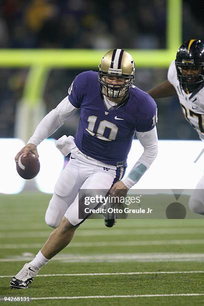 Quarterback Jake Locker of the Washington Huskies runs the ball against the California Bears on December 5, 2009 at Husky Stadium in Seattle,...