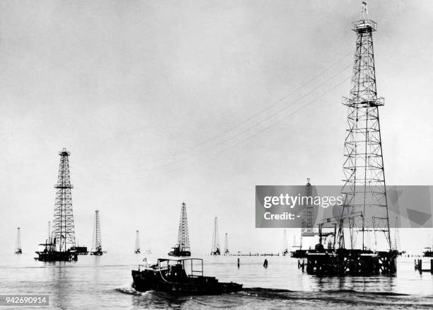 Retro Oil Rigs 1,179 Vintage Oil Rig Stock Photos, High-Res Pictures, and Images ...