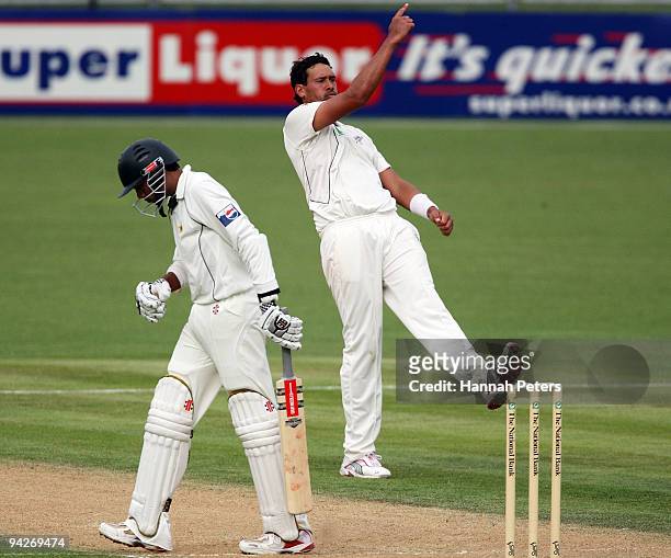 Daryl Tuffey of New Zealand celebrates the wicket of Danish Kaneria of Pakistan during day one of the Third Test match between New Zealand and...