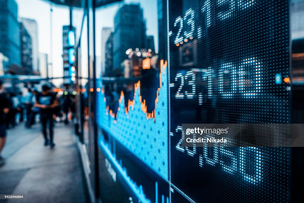 Finanzielle Börse Zahlen und Stadt Lichtreflexion