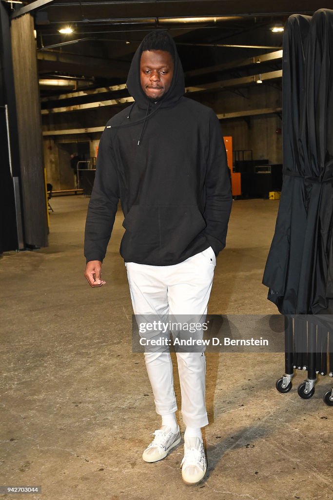 San Antonio Spurs v Los Angeles Lakers