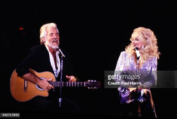 Kenny Rogers sings with Dolly Parton in a concert performance January 1990 in Los Angeles, California
