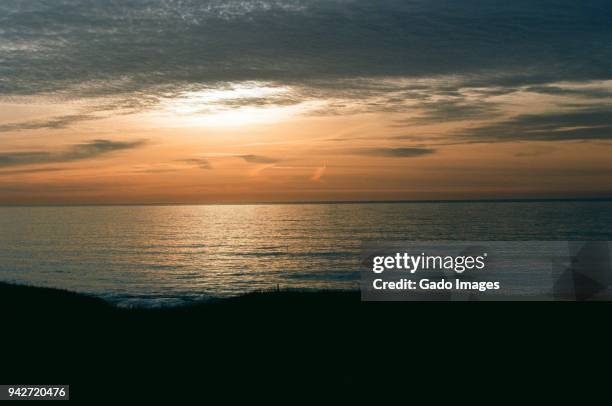 half moon bay sunset - half moon position stock pictures, royalty-free photos & images