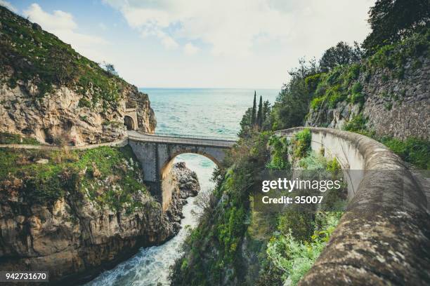 brücke über den fjord von furore, amalfiküste, italien - kampanien stock-fotos und bilder