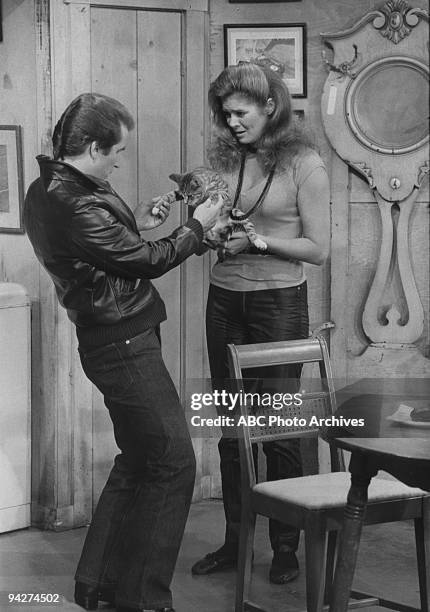 Aired on november 23, 1982. HENRY WINKLER;MELINDA NAUD