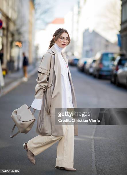 Masha Sedgwick wearing a beige trench coat Gestuz, a white button shirt Lala Berlin, vintage glasses, Polene hand bag, Agl pointed shoes, beige H&M...