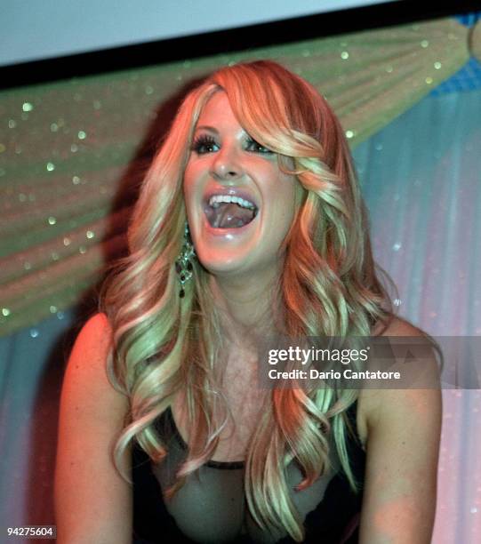 Personality Kim Zolciak performs at Splash Bar on December 10, 2009 in New York City.